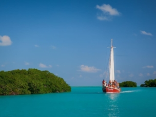 Travel &amp; Tourism Photography - Website Design for Travel Industry - Palm Island Creative